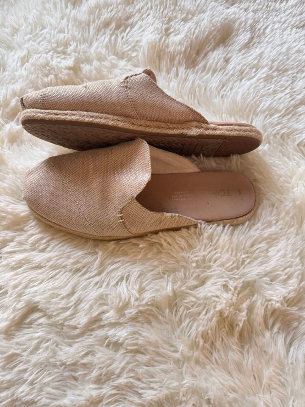 Toms Women's Slip-On Mule in Beige Canvas